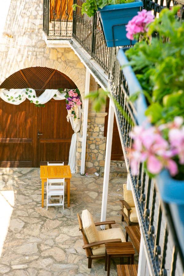 Annemin Harabesi Otel Çeşme Exterior foto